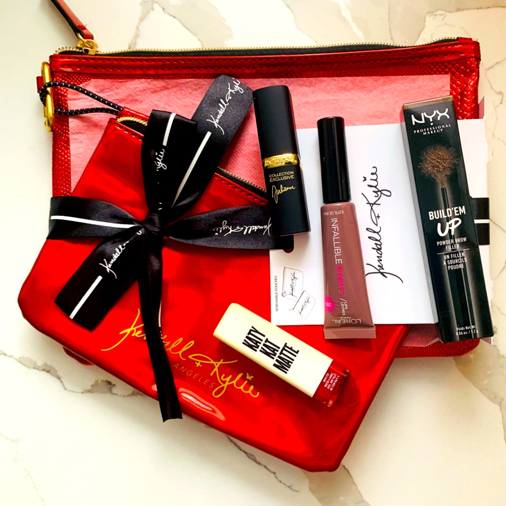 Makeup Gift Set Kendall and Kylie Cosmetic Bag ( 2 pieces) and 4 Items